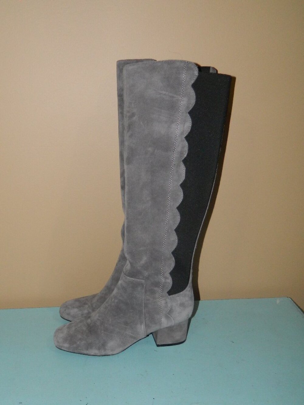 Bandolino BDFLORIE Gray/Black Rider Boots Suede Sz 8M READ!!!!!!